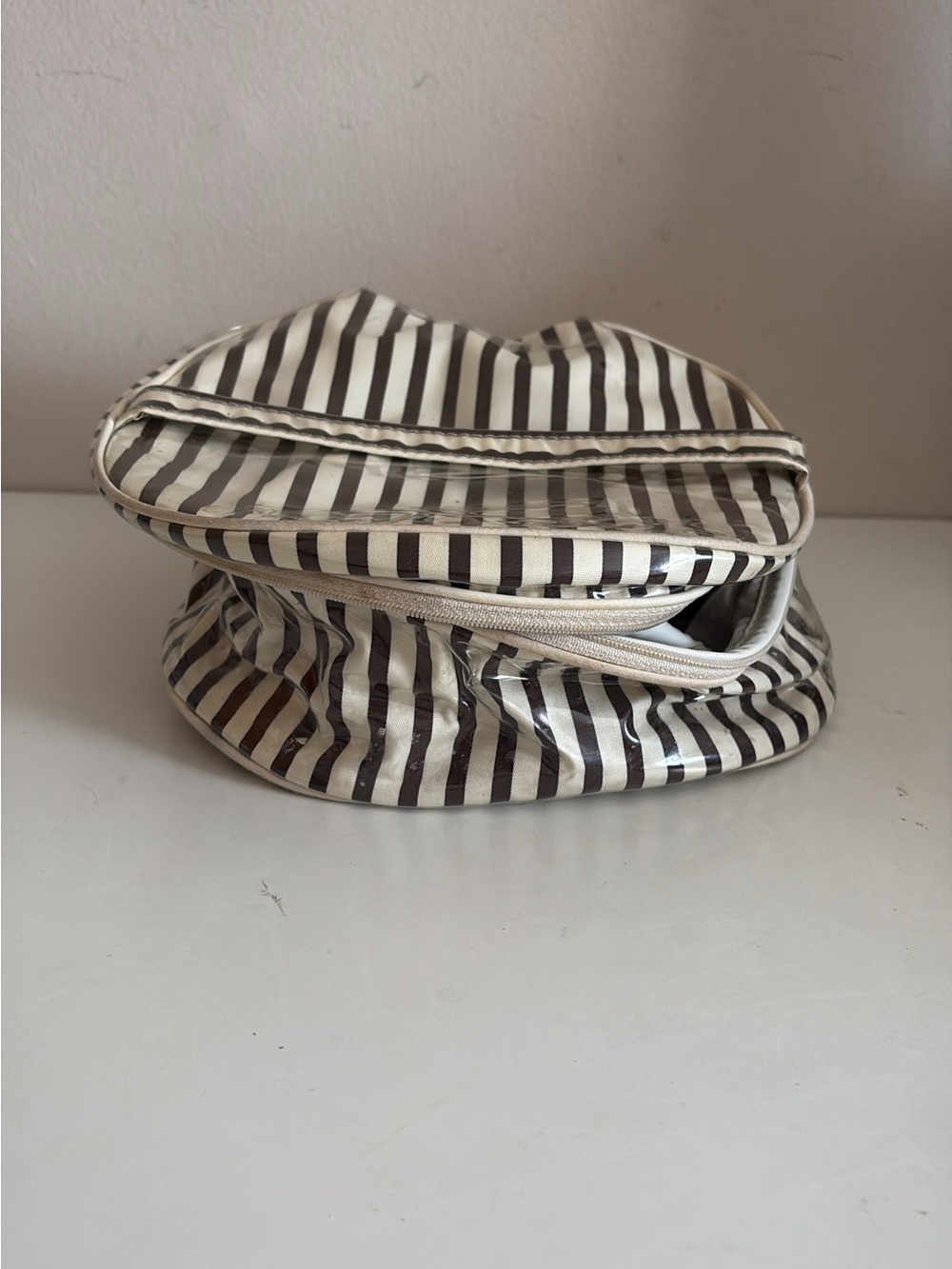 Vintage Henri bundle make up box in very good condition white and brown striped